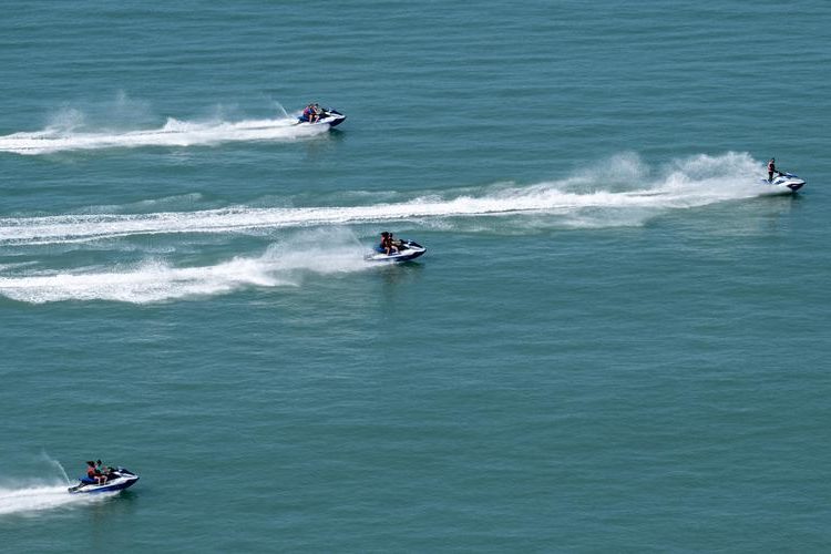 ILLUSTRATION AERIENNE 
Des jets ski en mer. La Rochelle, le 26 08 2024. PHOTO XAVIER LEOTY